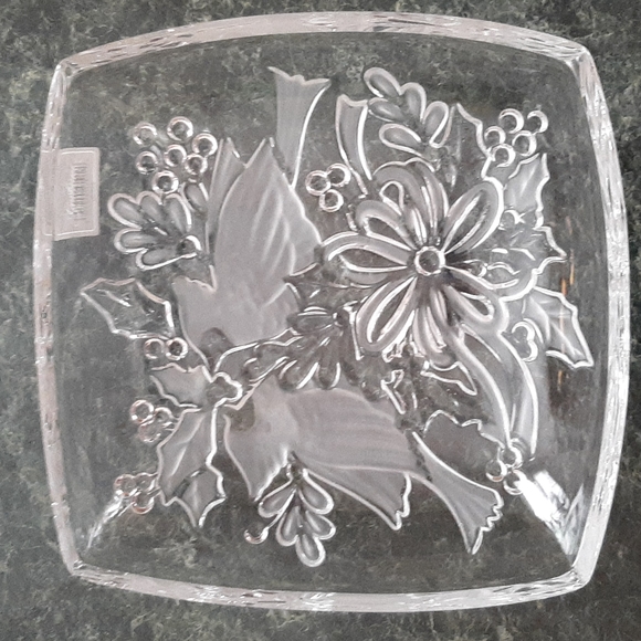 Gorham Crystal Bowl- Beautiful! Christmas Cardinals 8" Square 🕊🌲 - Picture 2 of 10